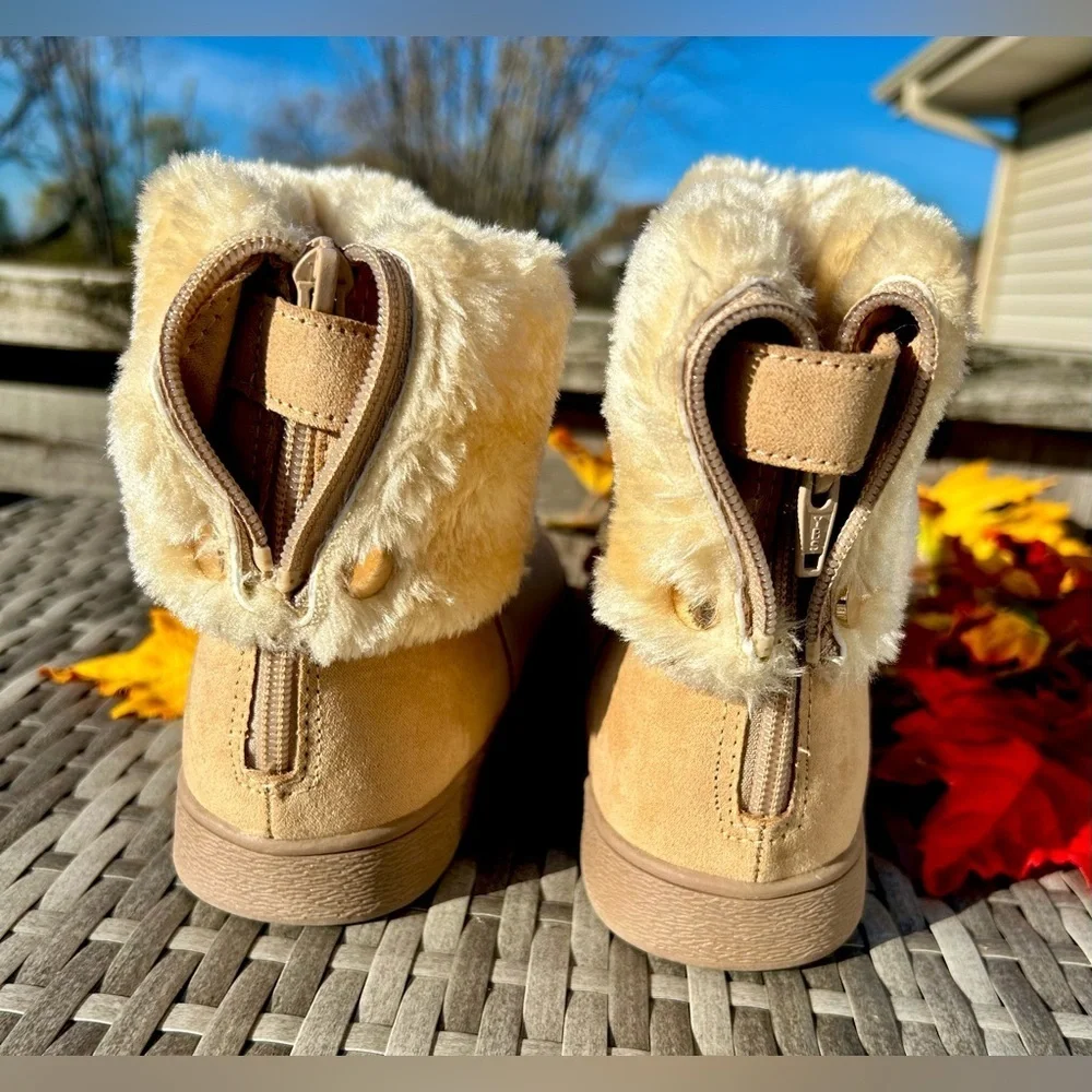 Cat & Jack Girls Beige Cream Fur Cuffed Ankle Boots NWOT!​​​ - Picture 3 of 6